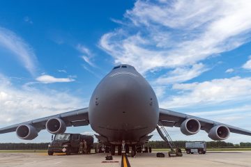 Deniz üstü lokasyonlarına jetle hızlı ve pratik transferin sağlandığı bir seyahat deneyimi.
