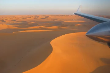 Jetle Sahra Çölü’nün büyüleyici manzarasında özel bir uçuş deneyimi.
